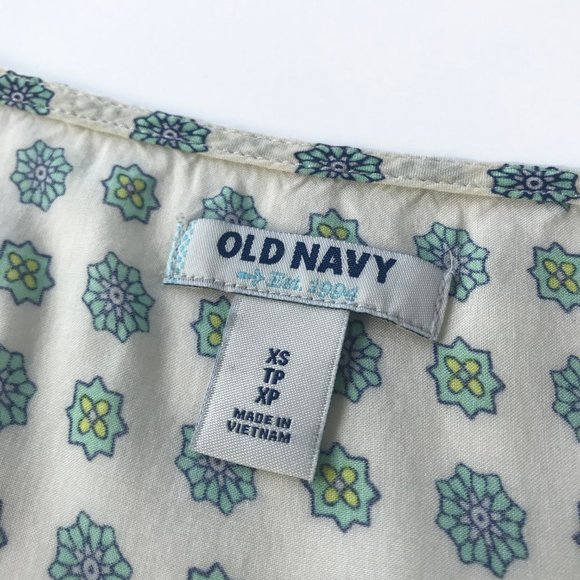 Old Navy Roll Up Sleeve Patterned Top - Picture 5 of 7